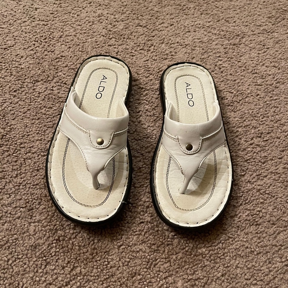 Aldo kids flip flops